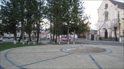 Капітальний ремонт площі біля Хреста 2000 [800x600]
